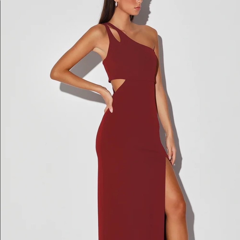 Lulu’s One-Shoulder Cutout Maxi Dress